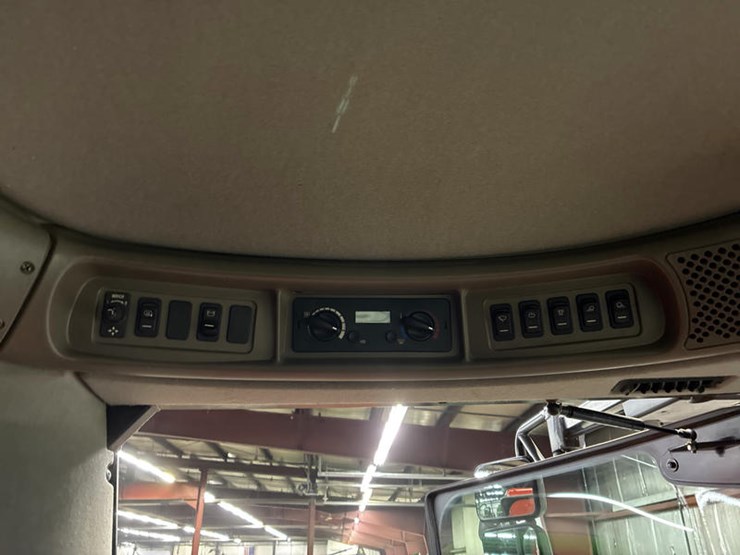 2012-case-ih-7230-image-100