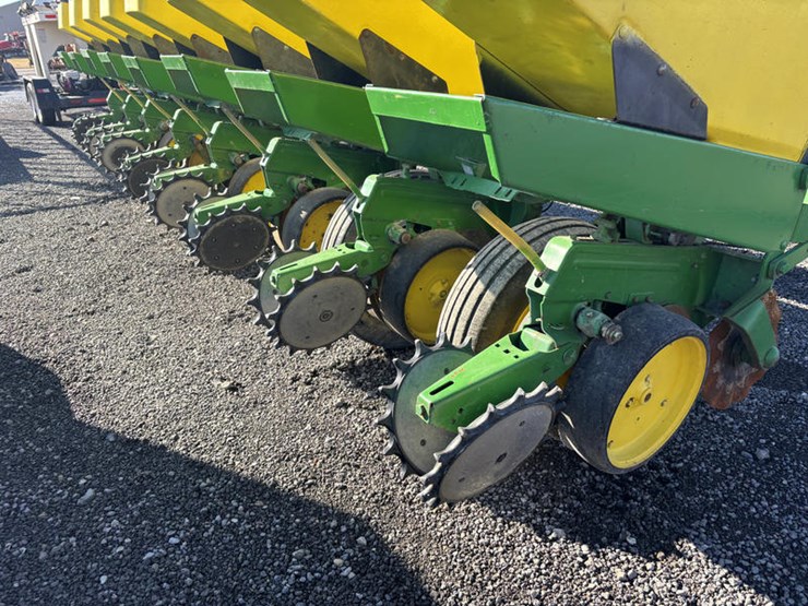 john-deere-7000-image-10