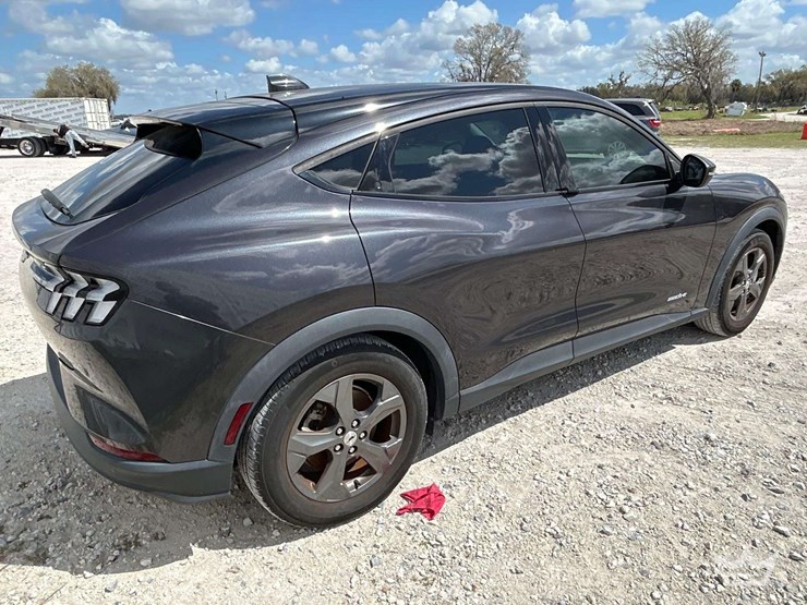 2021-ford-mustang-mach-e-image-3