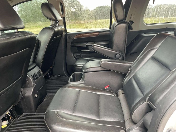 2012-nissan-armada-image-14