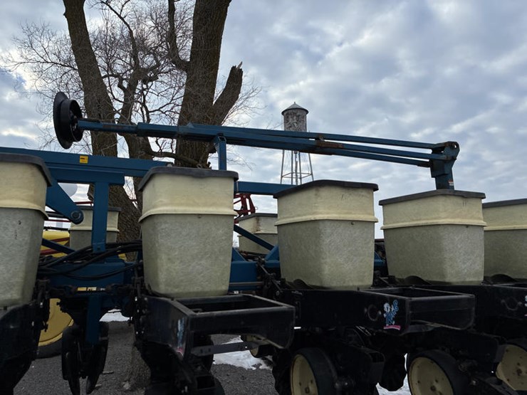 1997-kinze-2600-image-67