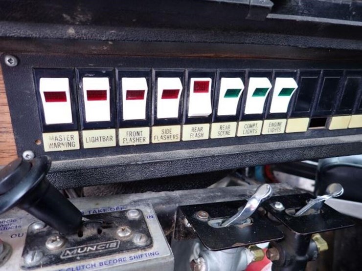 1990-white-gmc-t/a-water-truck-4v2bdbme1ln633643-image-17