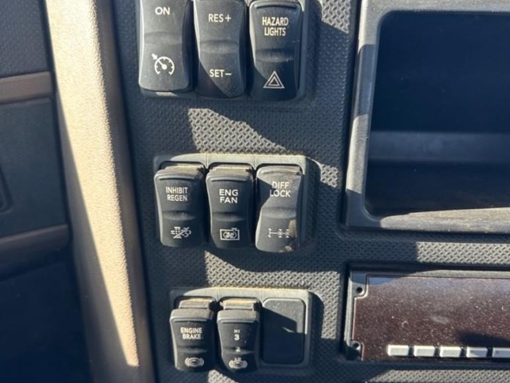 2017-international-hx620-image-38