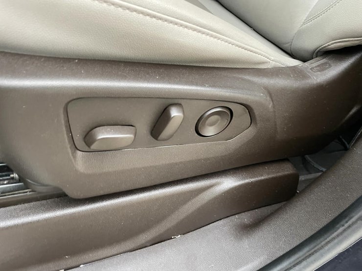 2023-chevrolet-tahoe-image-44