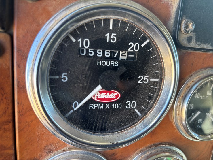 2009-peterbilt-340-image-39