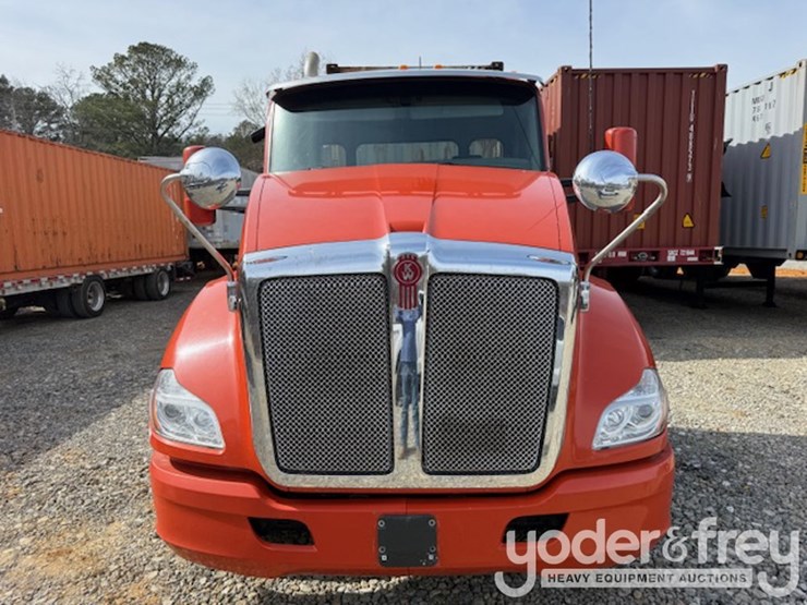 2019-kenworth-t680-image-1