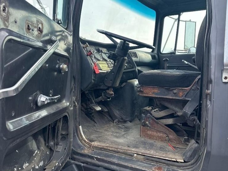 1994-ford-l9000-image-28