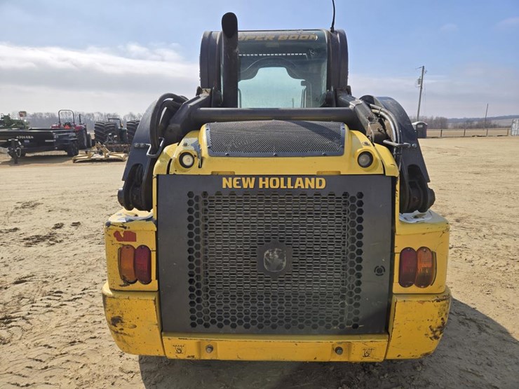 new-holland-l220-image-6
