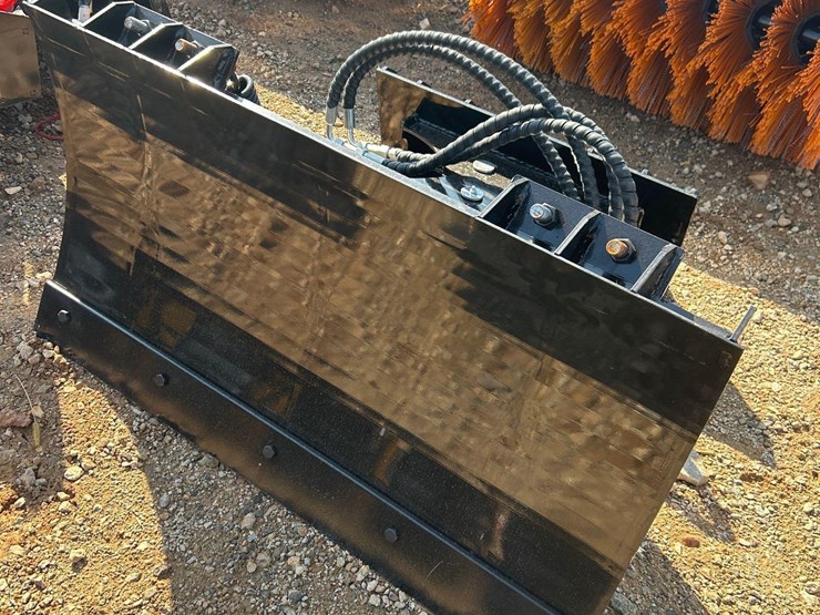 39in-mini-skid-steer-hydraulic-angle-dozer-blade-image-1