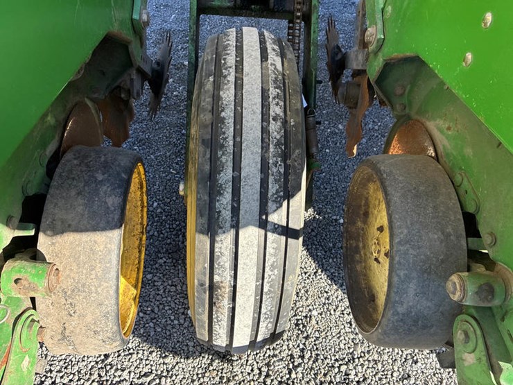 john-deere-7200-image-45