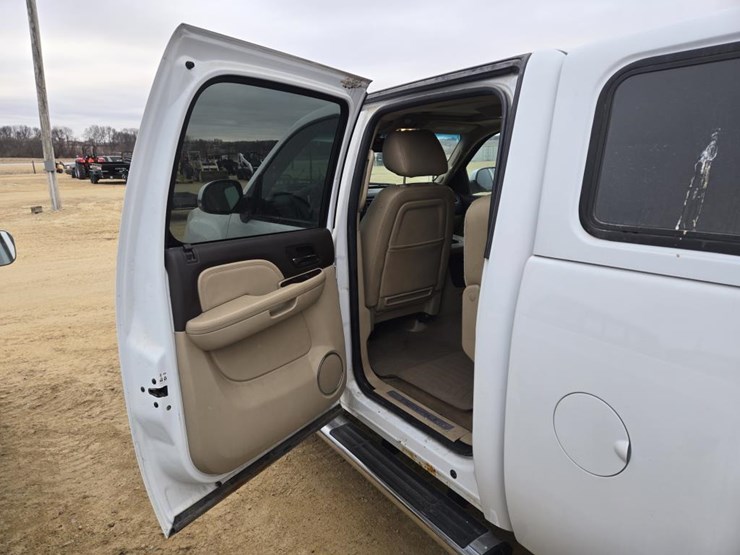 2013-gmc-sierra-2500-image-16