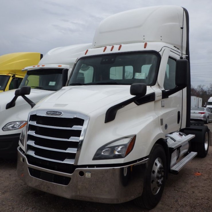 2020 FREIGHTLINER CASCADIA 116