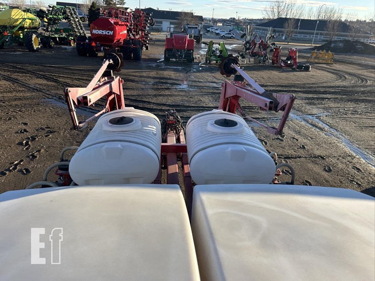 2009-white-8516-image-40