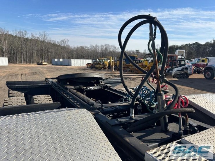 2017-international-hx620-image-82