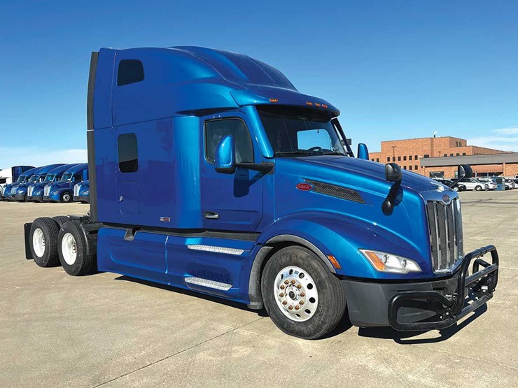 2022-peterbilt-579-image-1