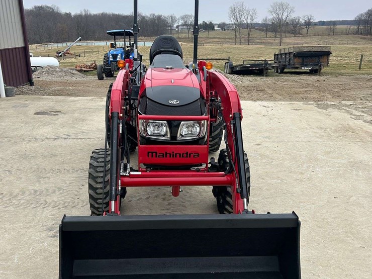 2015-mahindra-1533-image-2