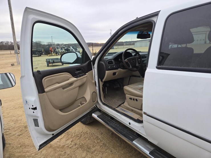 2013-gmc-sierra-2500-image-17