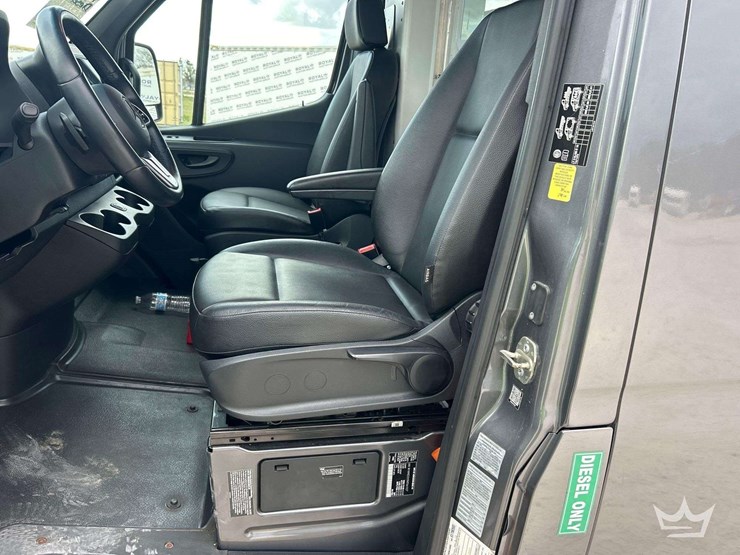 2021-mercedes-benz-sprinter-4500-image-13