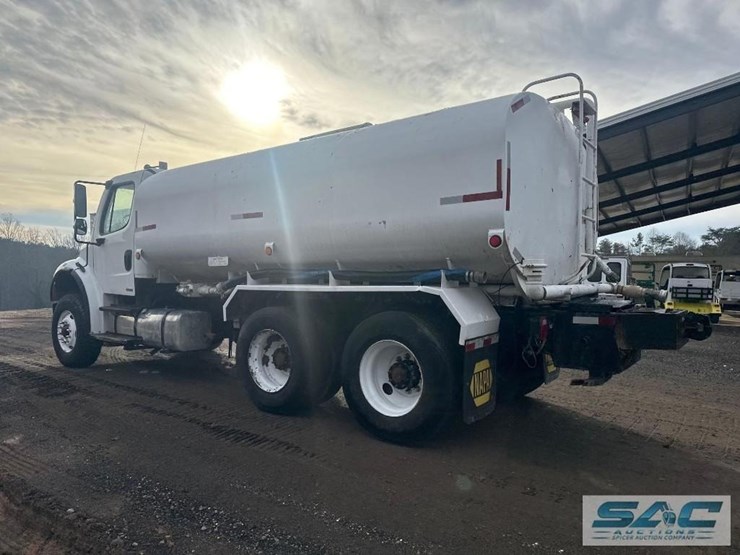 2009-freightliner-mc-4000-gallon-t/a-water-truck-image-6