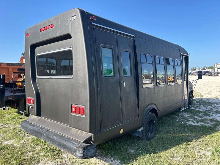 1996-ford-e450-image-3