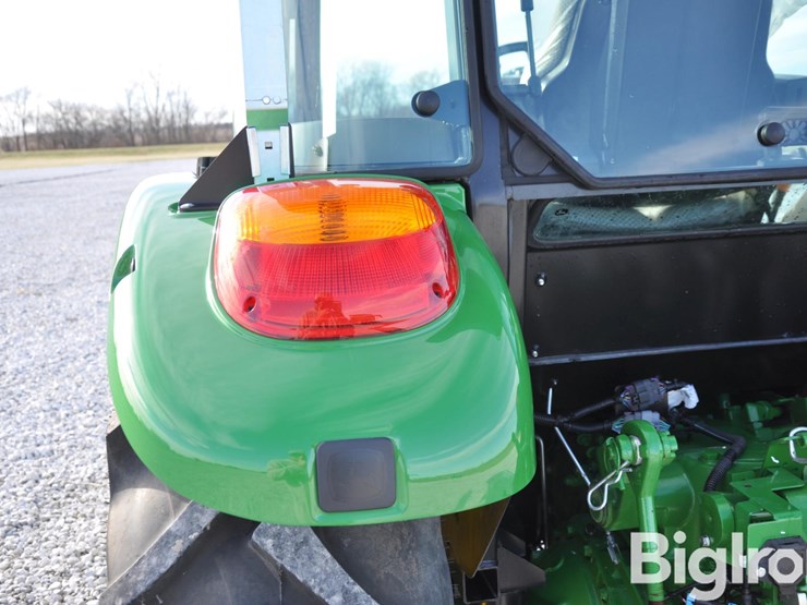 2022-john-deere-5055e-image-16
