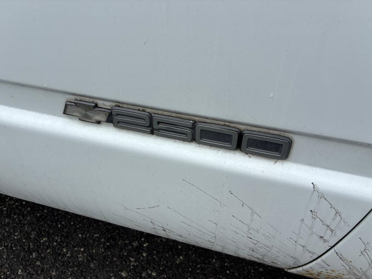 2000-chevrolet-2500-image-9