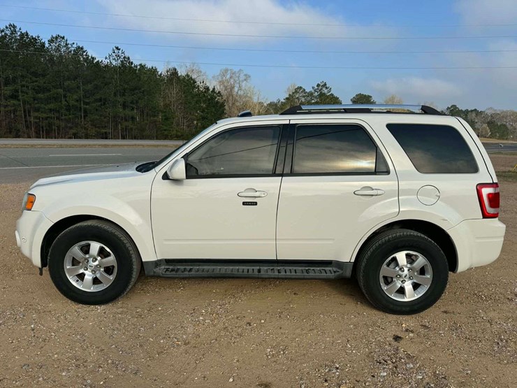 2010-ford-escape-image-2