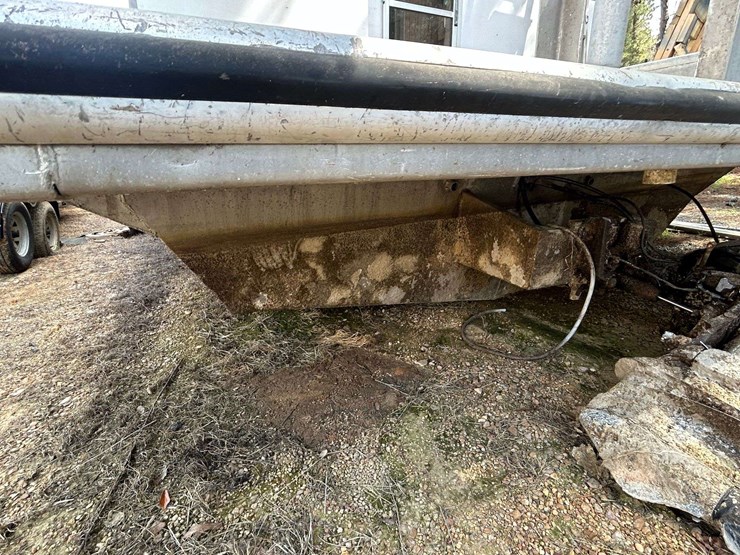 1982-14x46-summerset-aluminum-houseboat-image-7