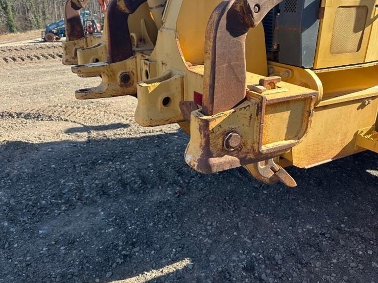 2011-deere-772g-image-26