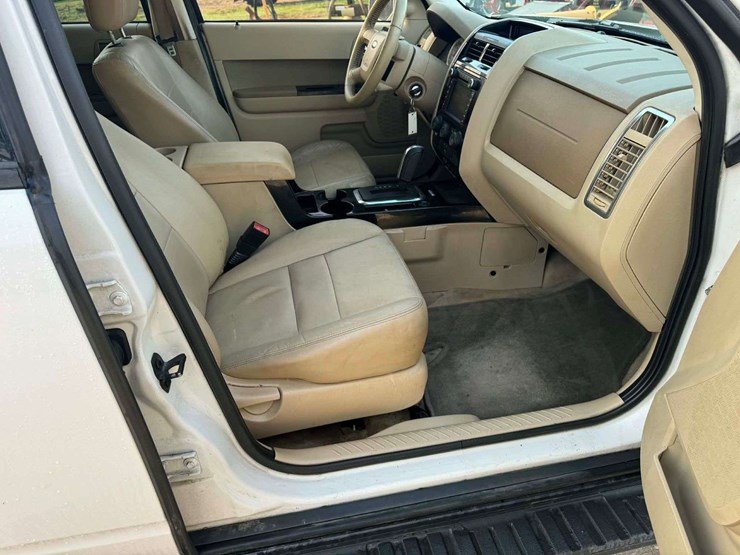 2010-ford-escape-image-19