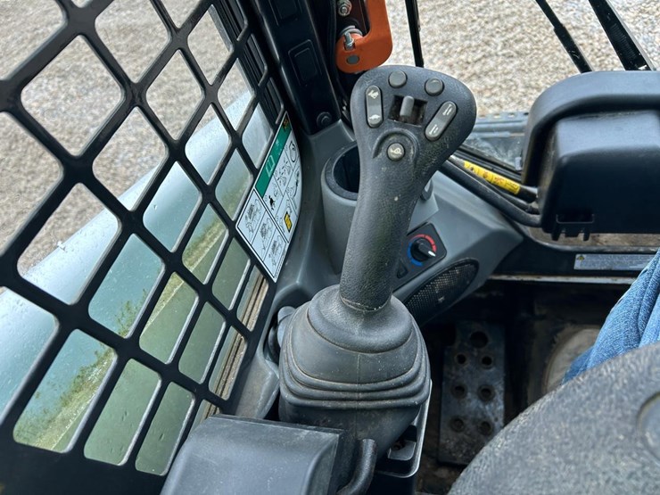 2023-bobcat-t450-image-21