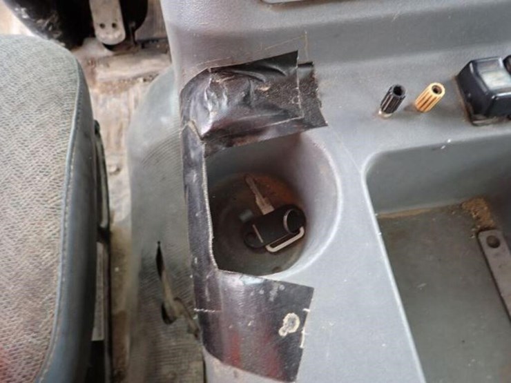 2002-gmc-7500-image-23