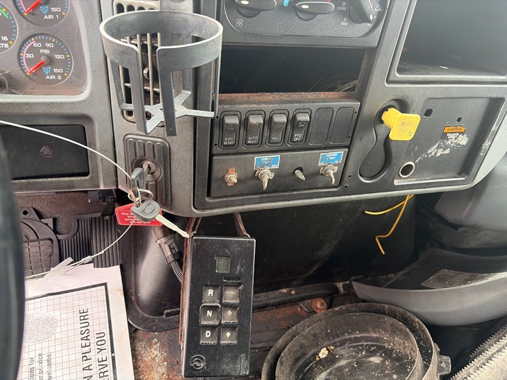 2004-international-7400-image-20