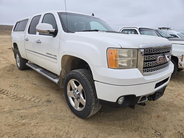 2013-gmc-sierra-2500-image-1