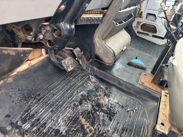 1998-freightliner-fl112-image-30