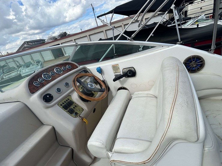 sea-ray-270-sundancer-boat-image-16