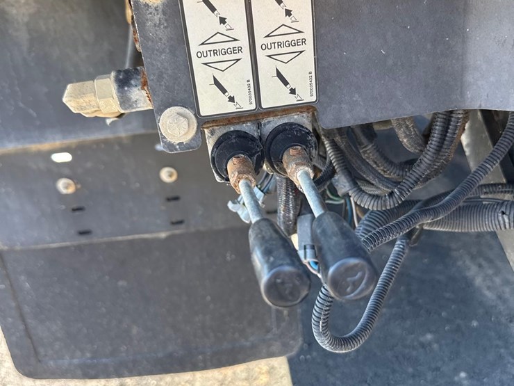 2017-freightliner-m2-s/a-altec-l42m-bucket-truck-image-24