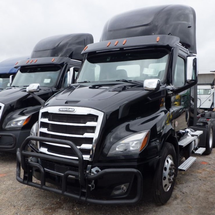2021 FREIGHTLINER CASCADIA 116