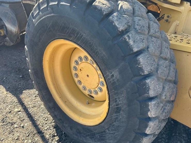 2011-deere-772g-image-20