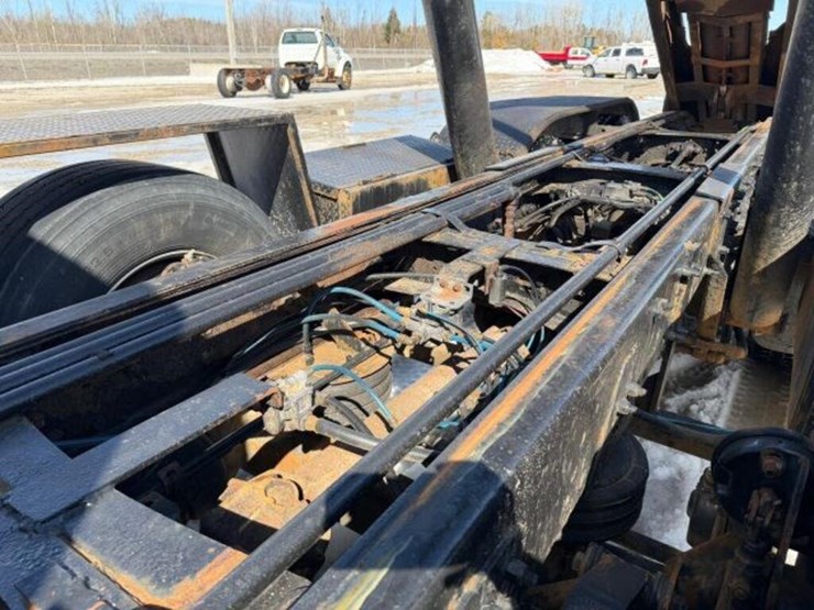 2009-mack-granite-gu813-image-29