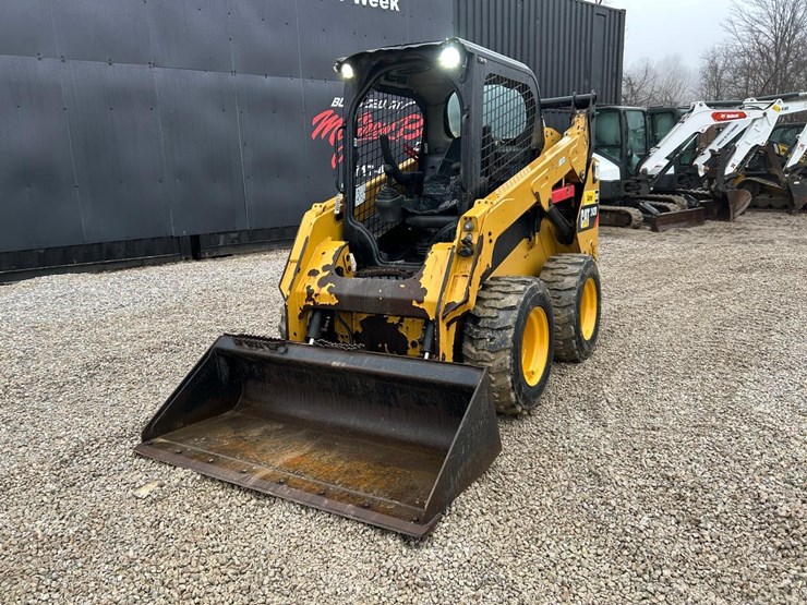 2019-caterpillar-242d-image-8