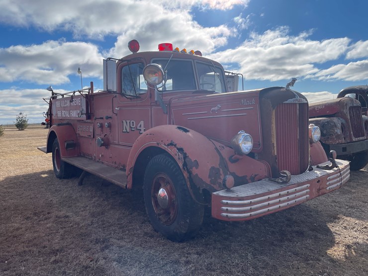 1951-mack-fire-apparatus-image-3