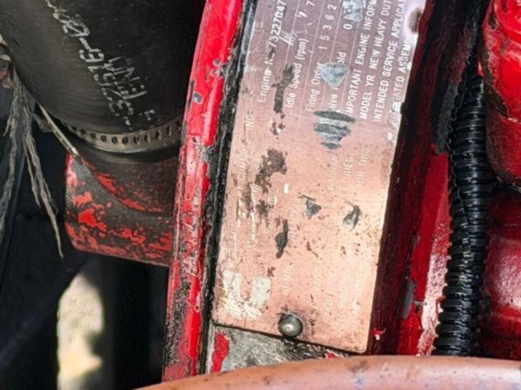 2013-freightliner-108sd-image-52