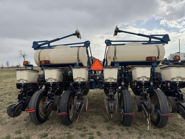 2009-kinze-3200-image-5