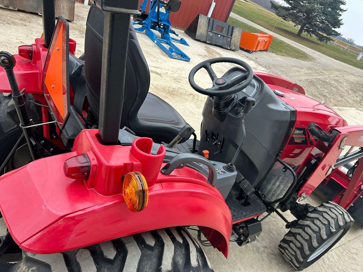 2015-mahindra-1533-image-11