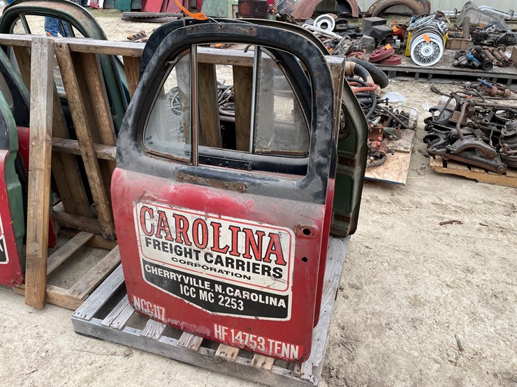 #4405-•-pair-of-mack-b-model-vintage-truck-doors-image-1