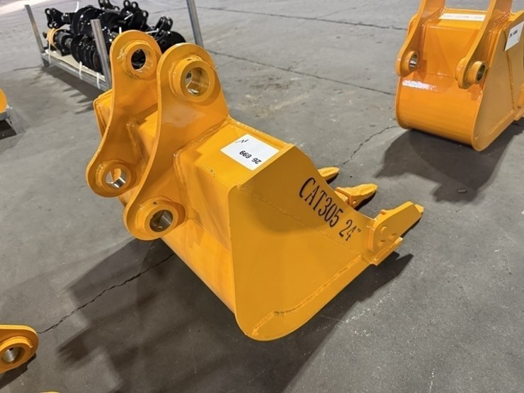 2026-caterpillar-305-image-3