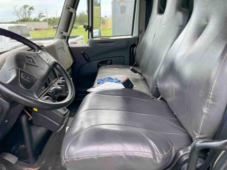 2014-international-durastar-4300-image-9