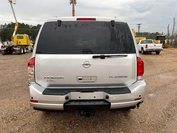 2012-nissan-armada-image-6