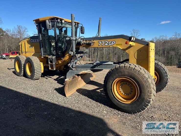 2011-deere-772g-image-4